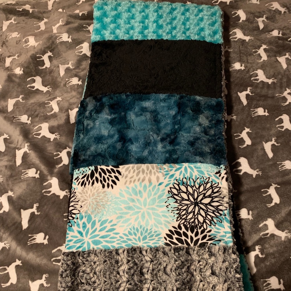 Minky Blanket - Picture 1 of 3
